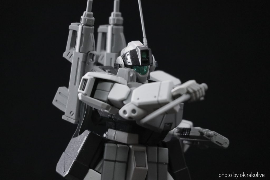 残りの武装はナイフとビームサーベル。