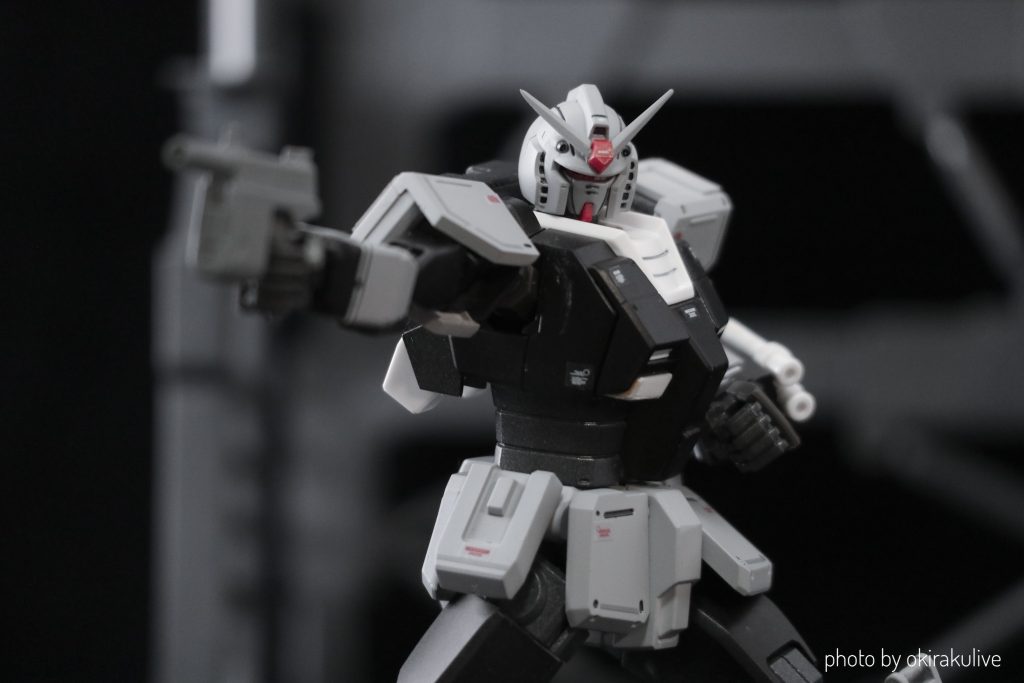 武装はビームピストルと