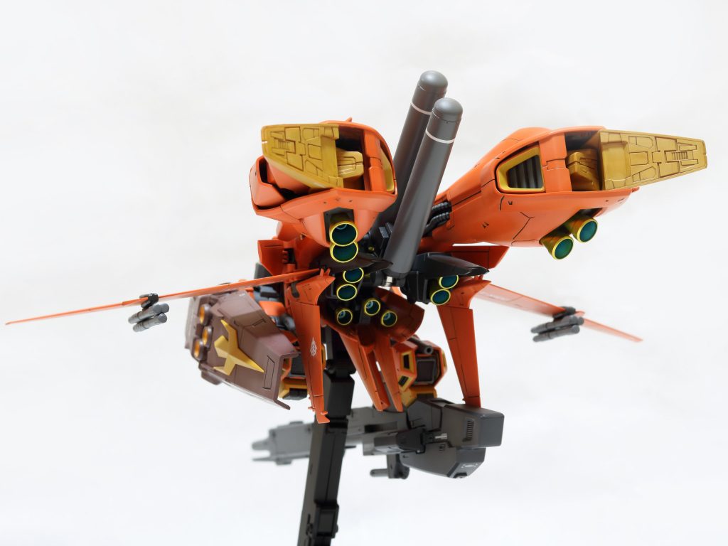 巡航形態の設定に則して、大型化したスラスターが後方に集中するように配置してみました。