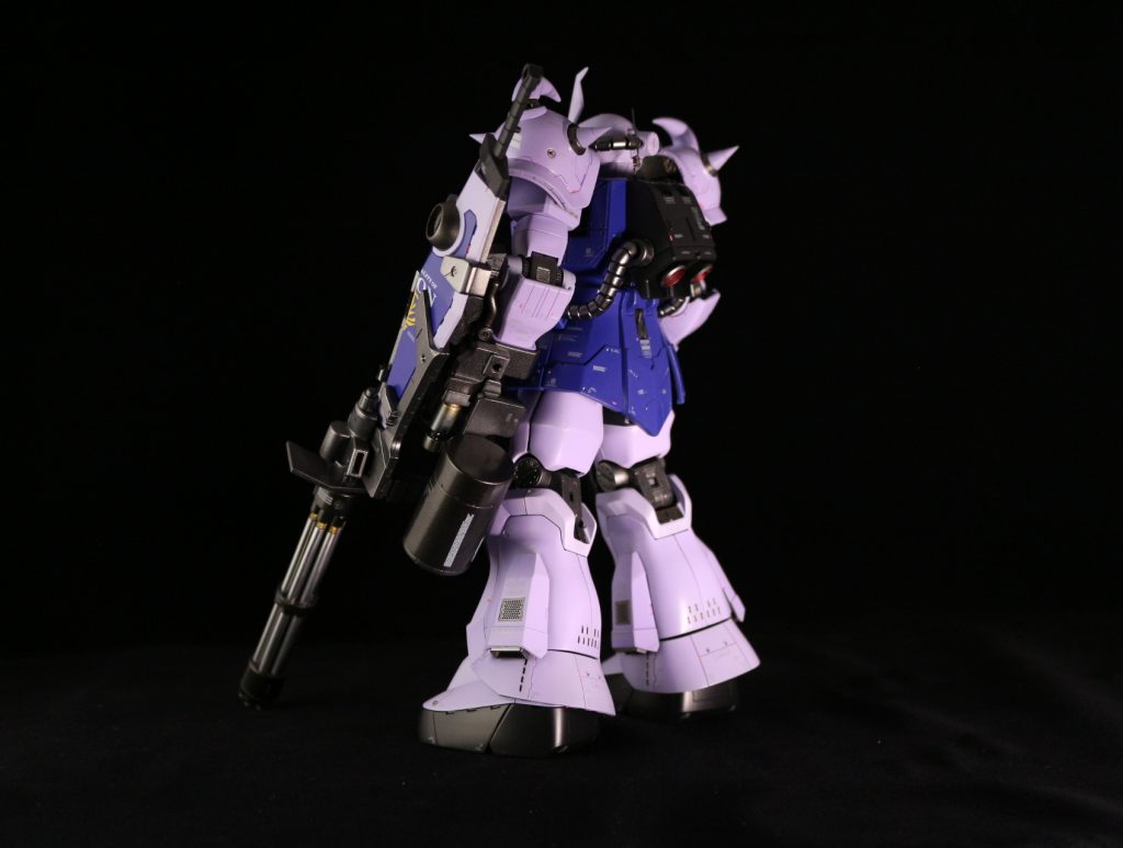 膝下横のスラスターは分割し一回り大型化