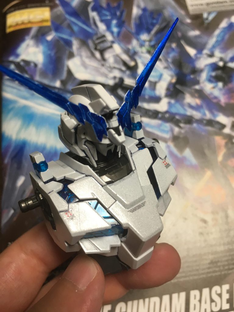 ピュアホワイトにパールクリヤー乗せて角度が変わると煌めきます