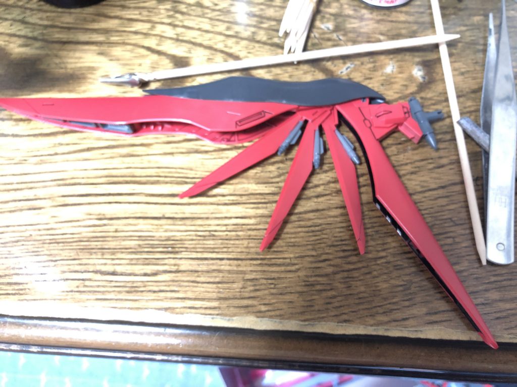 翼の、色分けです、筆塗りです