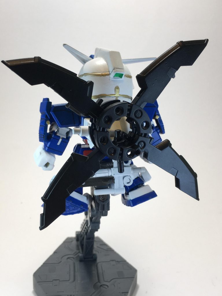 背中の手裏剣の配置を変えてモードチェンジ
羽を各個に動かすことで変幻自在に宙を舞う、
バインダーモード