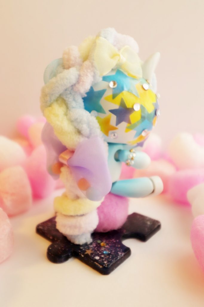 みぎ側☆*。
こちらはシンプルにホワイトがベース。なのでアシンメトリーになるようデコレーションも変え、ポップな印象にしてみました✨
星はマスキングテープです♪
見る方向で違った印象になるのも楽しいですよねっ💕