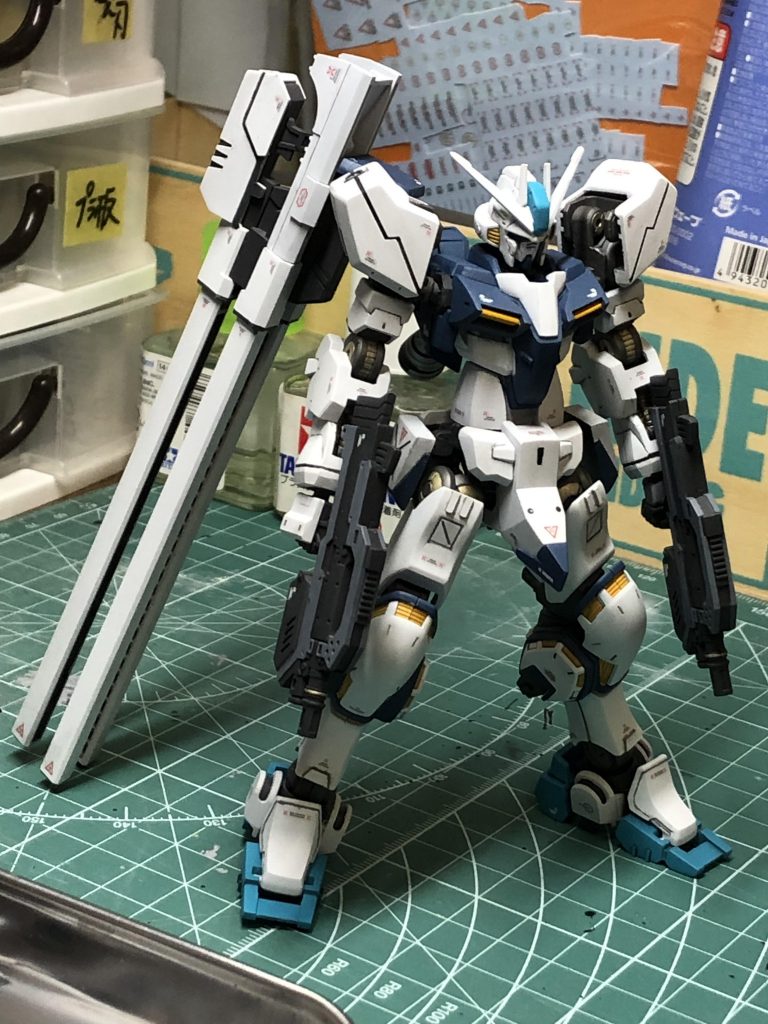 本当はもっと背負い物とか、羽とか、大剣とか、「ぼくのかんがえたさいきょうガンプラ」を作りたかったけど、こんな感じになってしまったんだよおお! …長々とお付き合いいただきありがとうございました。