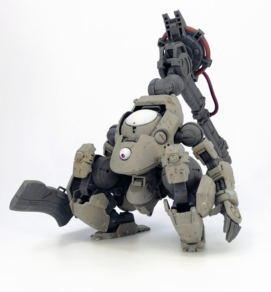 降着姿勢。足首の可動範囲にこだわったウンコ座りが出来るガンプラ。