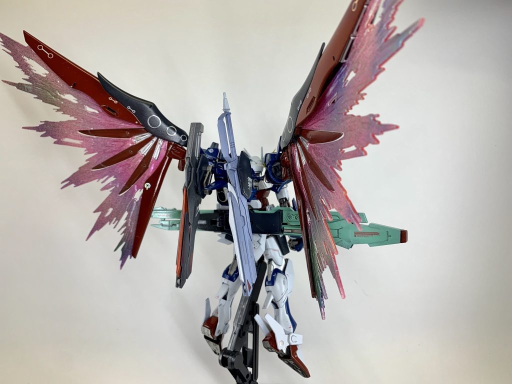 ビーム砲は腰部ハードポイントに懸架可能。