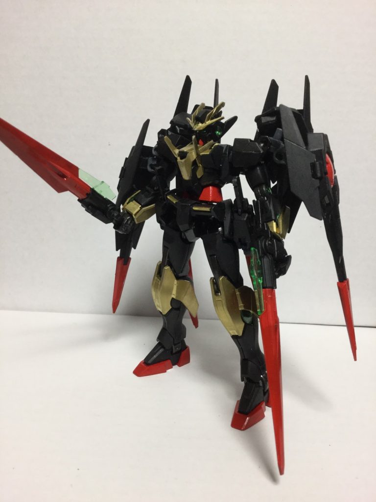 初期案。
肩部にGNドライブを追加で搭載。