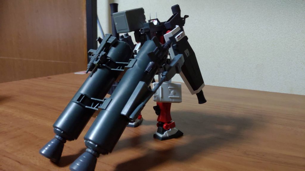 腰部には大型プロペラントブースターを装備しており機動力は十分!
これがまたインパクトあって気に入ってます!
機体とパイロットが持つとは言ってない