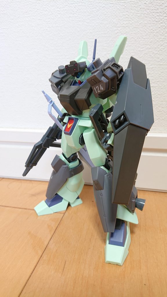 フロント
エコーズジェガンとスタークジェガンの追加装甲を取り付けました。