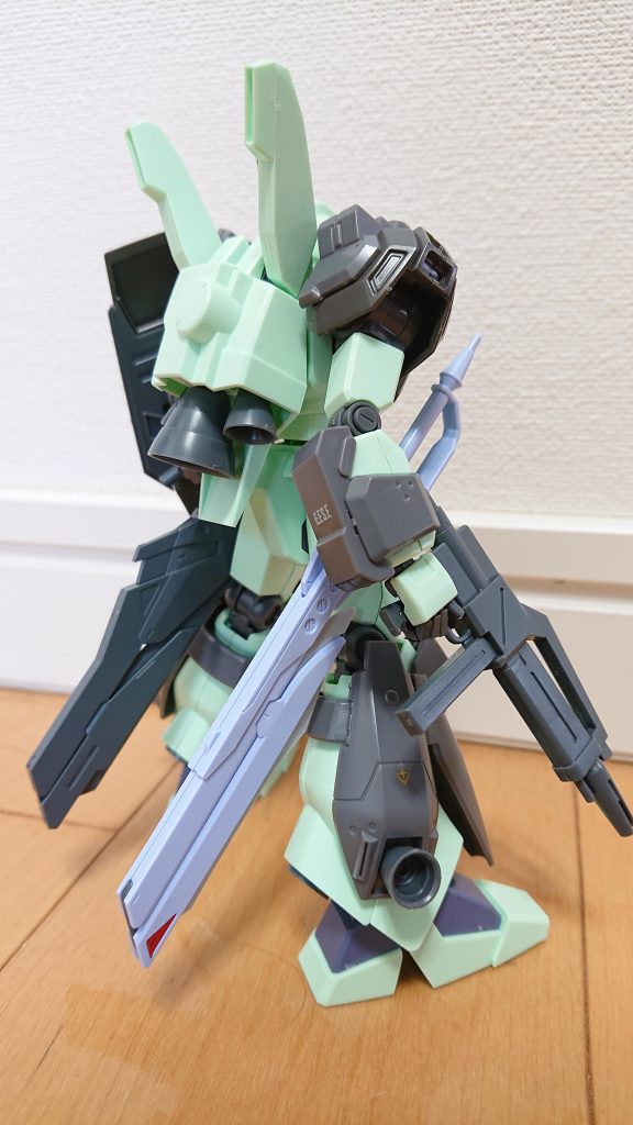 リア
武装はビームライフル、シールド、アロンダイトビームソード、バスターソード、ビームサーベル、グレネードランチャー