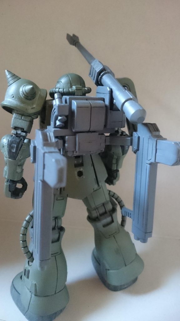 この頃の連邦軍はまだMSをそこまで配備していなかったので、搭載弾薬は61式等を想定した徹甲榴弾や、フライマンタやミデア等の航空機を想定した対空散弾を搭載。
後付けの設定なのでザク本体に比べてキャノンパックはあまり汚しませんでした。