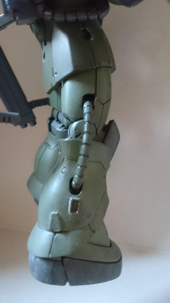 陸戦仕様の為スラスターは塞ぎ、動力パイプ下部には排熱孔を設けた。