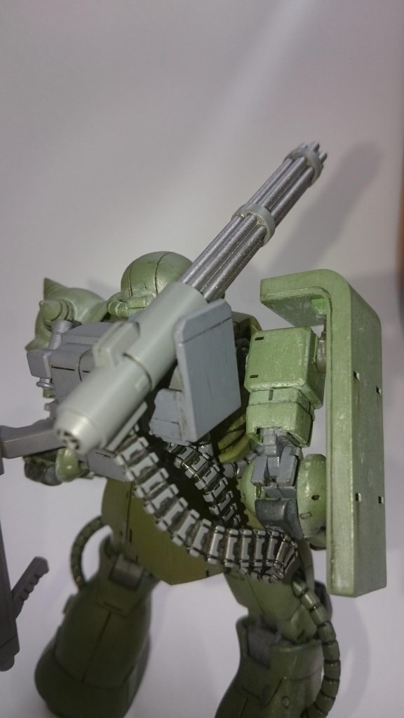 マシンガンよりも高威力で射程も長いが、自力でリロード出来ないのが難点。