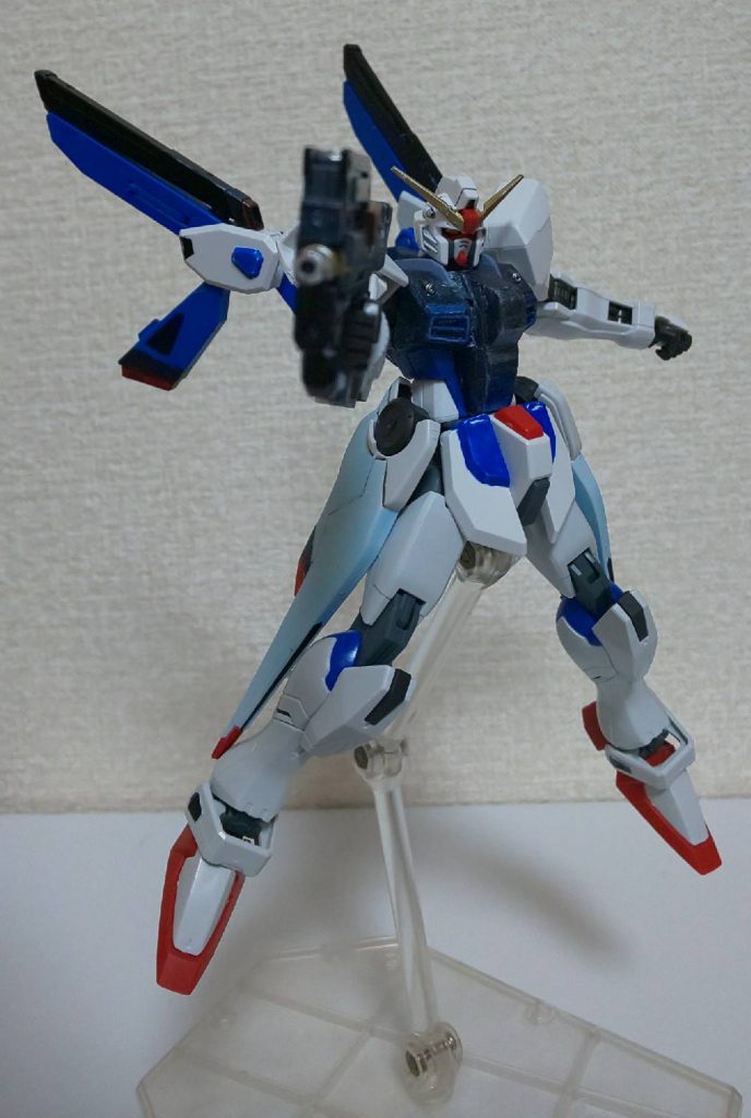 シンプルに、ウィングを展開しつつ射撃