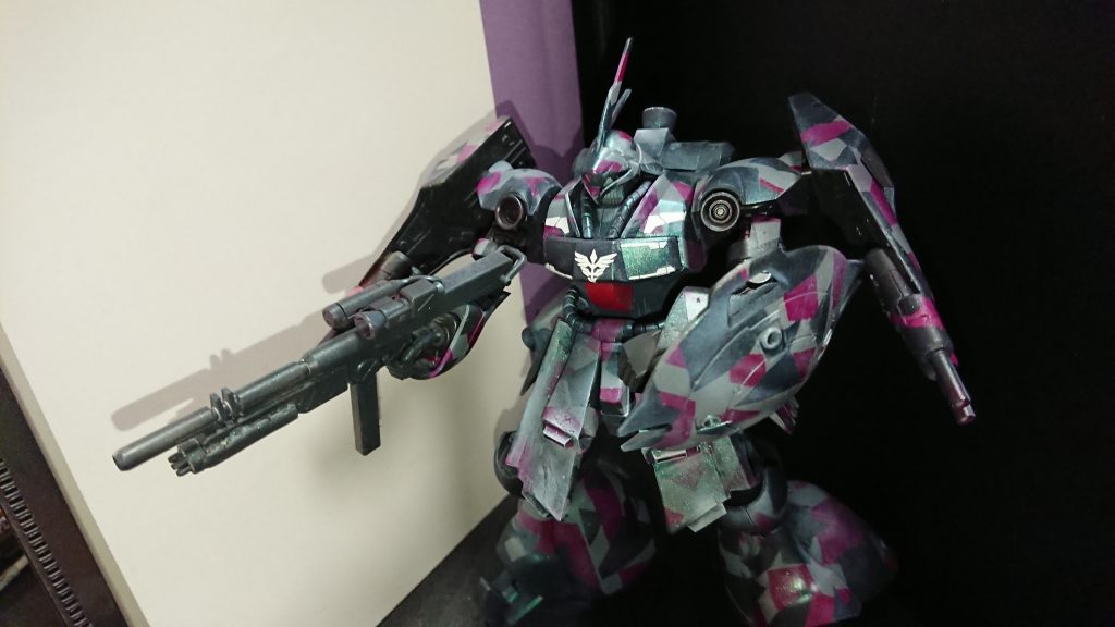 今回の改造点、というよりは追加なのですが前部、後部のスカートの延長、そしてビーム・アサルトライフルにサブとしてバルカンを装備しました。