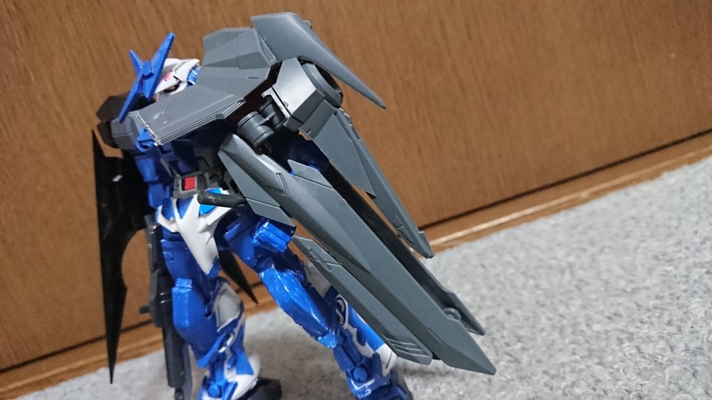 ノーネイムユニットに見えるなにかは
戦闘で損傷した左肩をジャンクパーツで改修したという設定です
まだ仮なので色塗るかもしれません
干渉する箇所は切除しました