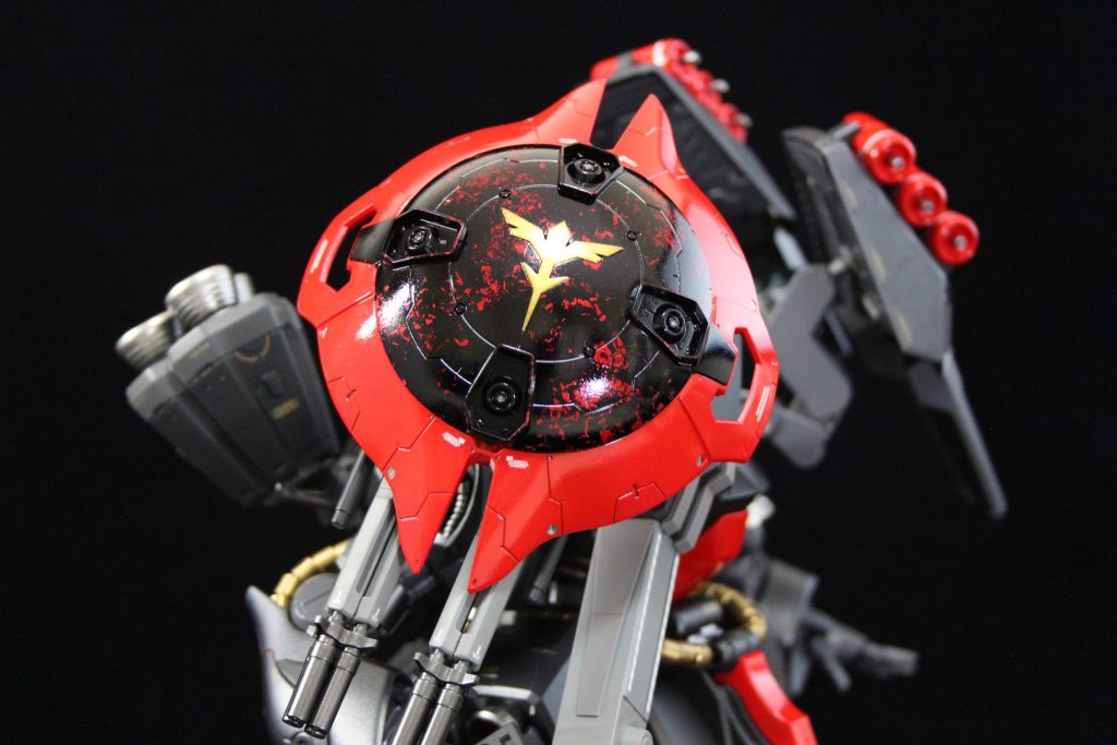 シールドはラップ塗装で雰囲気を変えつつ、ビームガトリングガンを内部に装備しています。