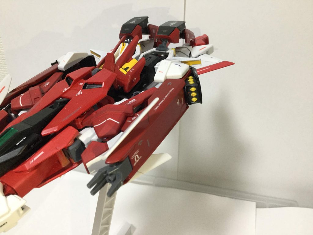 ビームマシンガン、ミサイルは変形でも使用可能