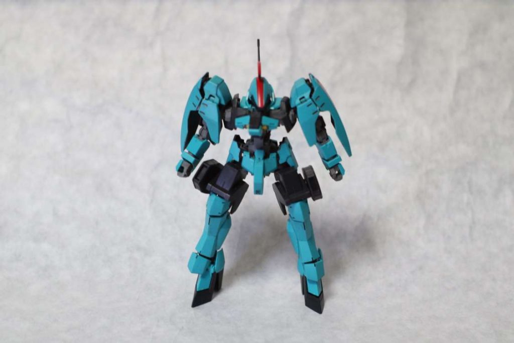 地上仕様フロント。
トサカは高貴の印、かな?
最新鋭機なのに古さがあるというか、ダサかっこよくてはまると好きなデザインです。