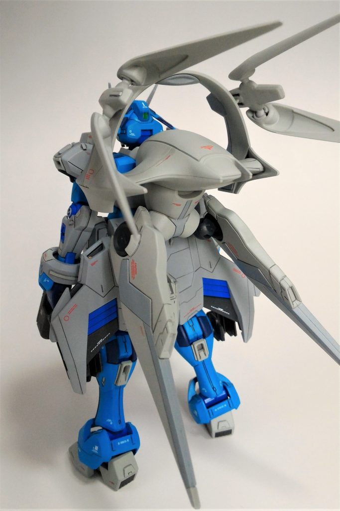 バックパックはG-セルフパーフェクトパックとバルバトスルプスをミキシングしています。