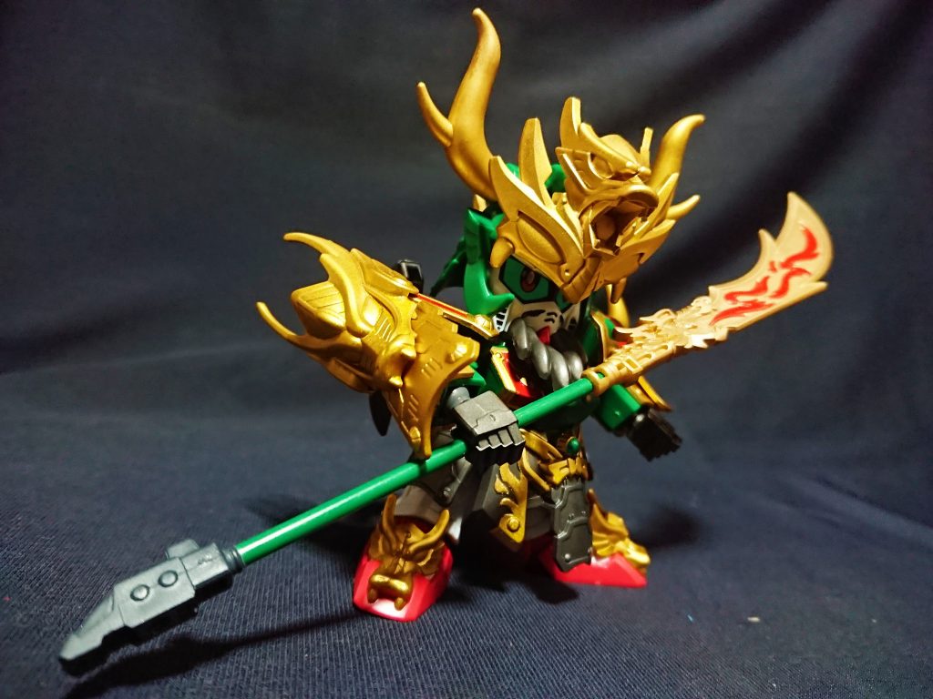 董卓との戦いの後に天玉鎧に呼応した龍帝剣の導きにより、関羽の鎧が進化した姿。
そしてさらに新たな鬼神装の鎧や激龍砲を装備した姿となり、鬼の関羽の名をさらに広めることとなった。