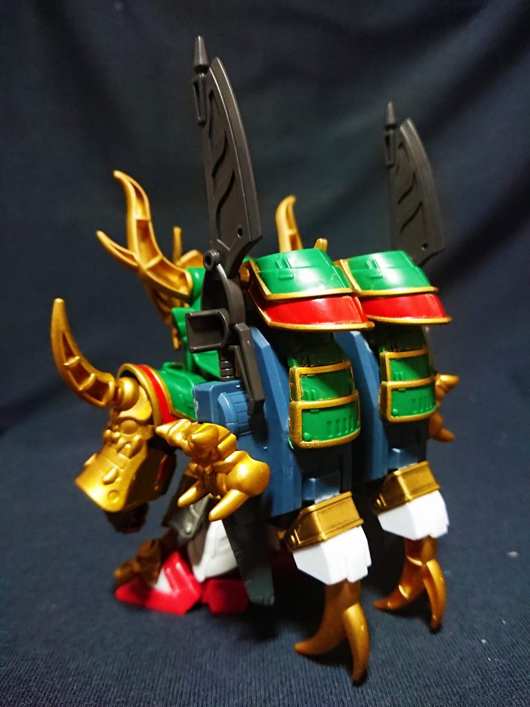 周倉と関平の二人による強化案という設定で制作しました。
背部が大型化されたため支え無しでは自立できませんが、支え部分も関羽パーツで制作し見た目をまとめています。