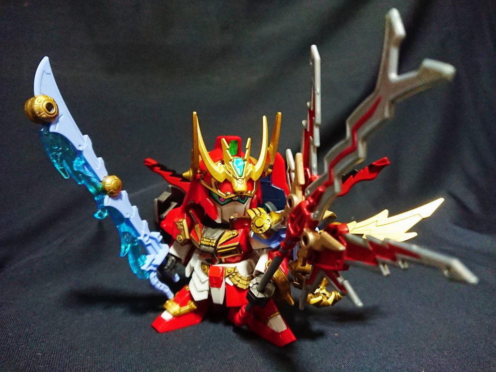 蒼龍の神器を装備した張飛。
蒼龍刃を構えることでを近接戦を大幅に強化。
さらに雷神装 龍刃張飛の姿は真大雷蛇や雷蛇刀を持つことで、広範囲の敵を薙ぎ斬ることが可能となる。