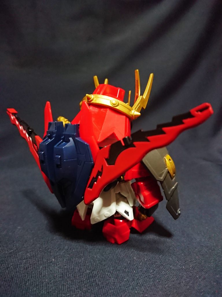 BBのZのバインダーと張飛の雷蛇を使用しています。
ライトニングZのキャノンモードのように手に持たせることで手甲となります。