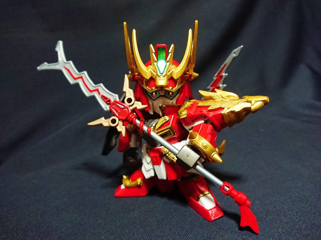 董卓との戦いの後に天玉鎧に呼応した龍帝剣の導きにより、張飛の鎧が進化した姿。
そしてさらに新たな雷神装の鎧や蒼龍刃を装備した姿は、まさに雷龍と呼ぶに相応しい装備となった。