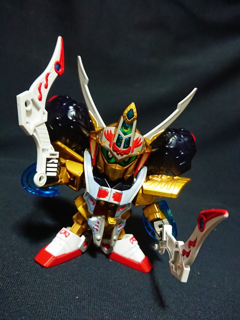 近接戦時(百式改)は白爪刀(分離した白爪弓)と、大型のバックパックが特徴です。
他に初期装備の白虎刀があります。