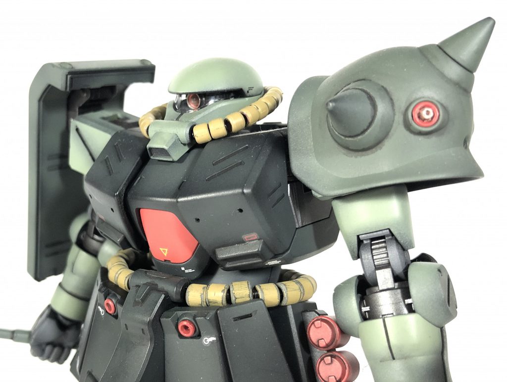 モノアイはメタルパーツＨアイズを使用。口の動力パイプはＲＧから引用。