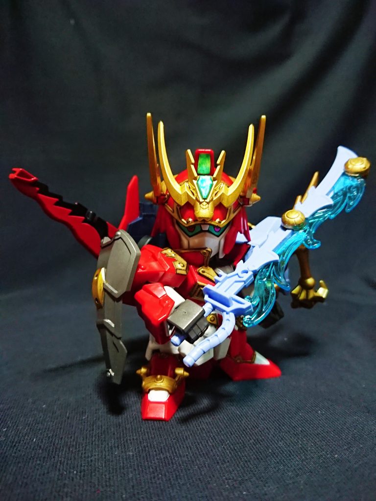 雷神装 龍刃張飛ガンダム
雷神装の鎧と蒼龍刃を同時に装備した状態です。
所謂三国伝版のフルアーマー張飛となります。
関羽同様に背部はあまり目立ちませんが刺々しさが増しました。