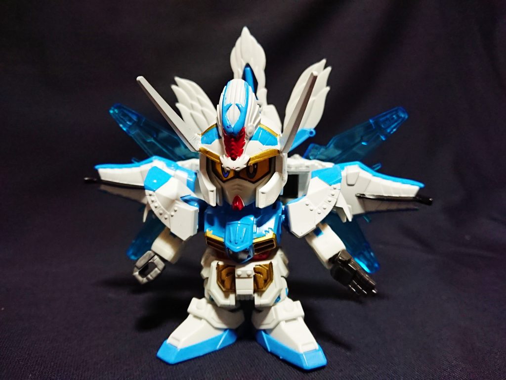 諸葛瑾Gセルフ 孔雀装解放
諸葛セルフの最終形態で、孔雀をモチーフとした姿になります。
孔明が鳥の支援機と合体しパワーアップしますが、同様に諸葛瑾も鳥形サポートと合体します。