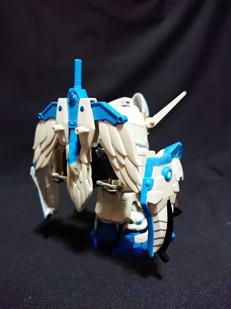 パックのデザインには悩みました。
盾と接続部分はストライク劉備の蒼龍の神器を使うことでクリアしましたが、アーチ状の部分はプラ板無しでもいけるのか？と悩みました。