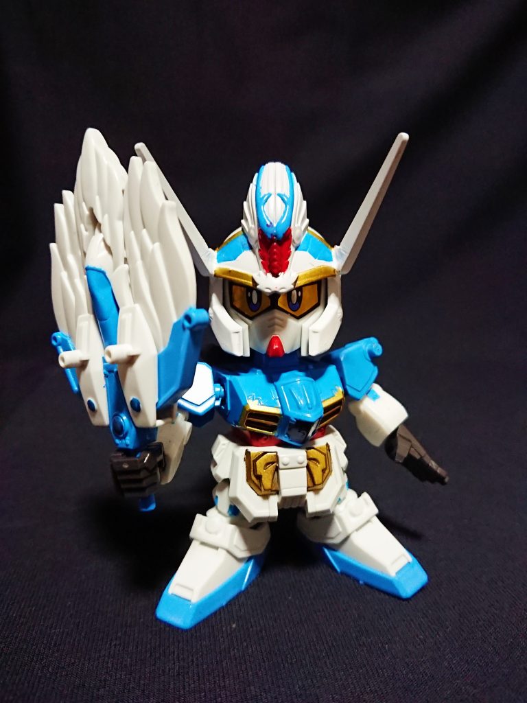 まず軍師形態は通常のGセルフとなります。
孔明の兄らしく武装も羽扇を装備しています。
白孔雀を模した孔雀羽扇は鳥形のサポート機になります。