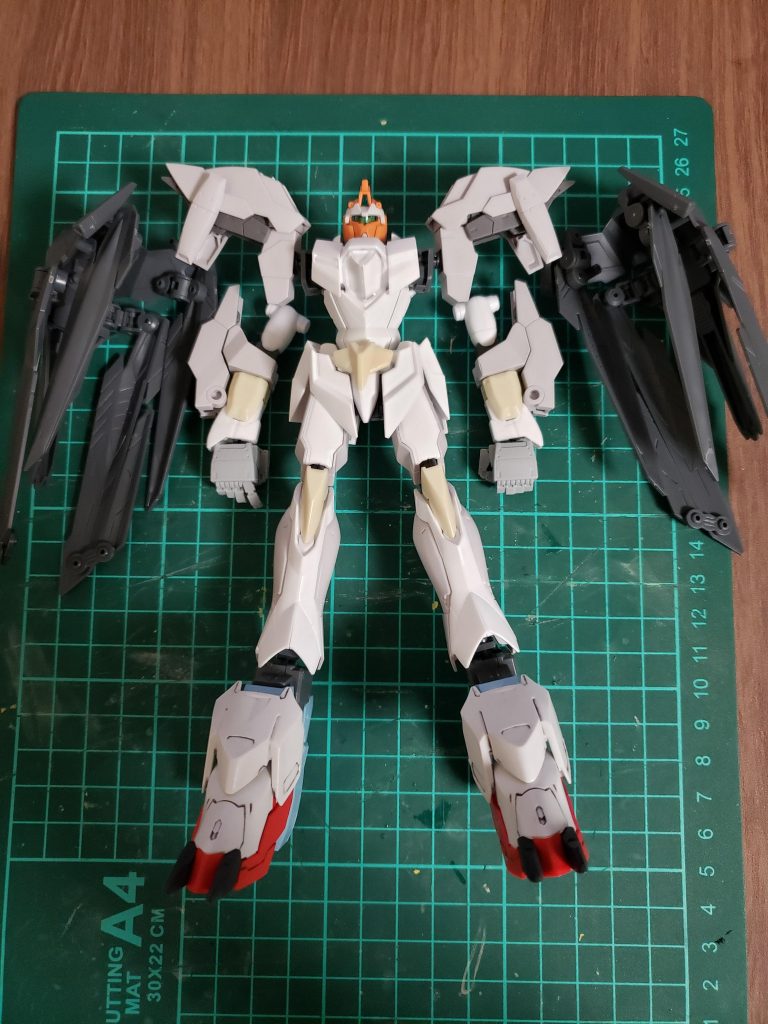 この時はまだジム頭にするかガンダムタイプにするか迷っていました。