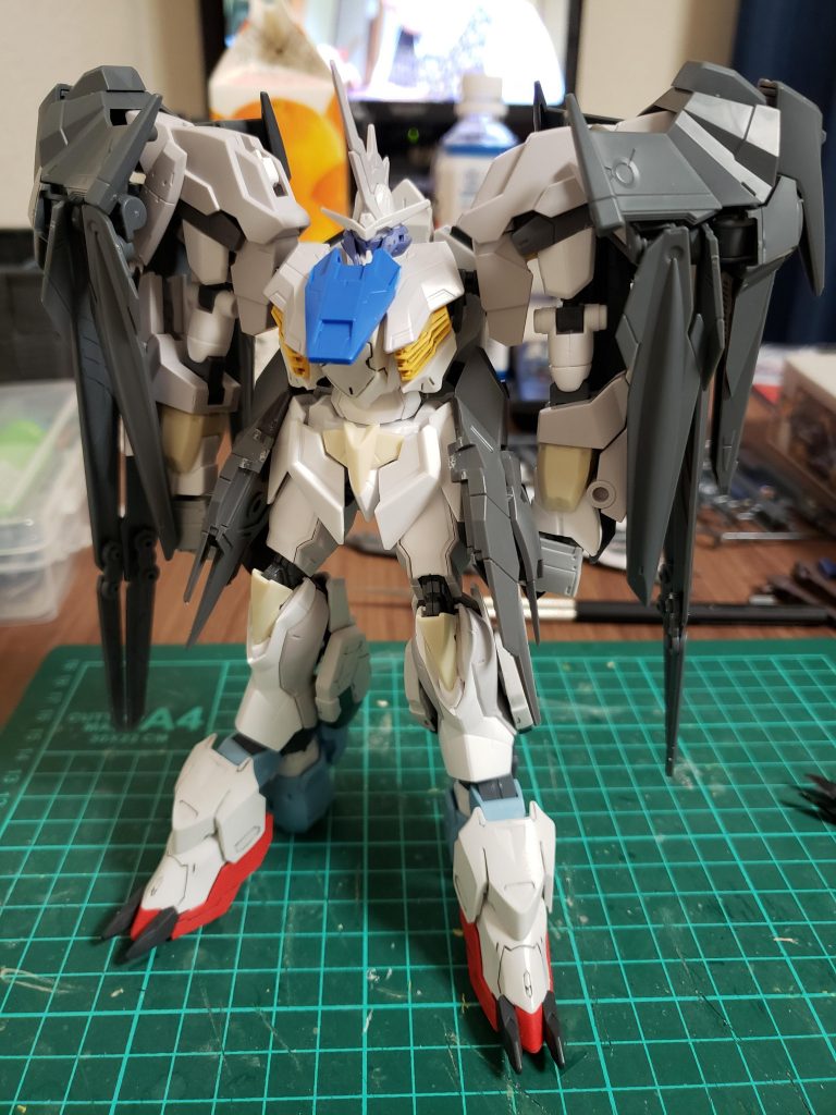 出来上がってきた状態。この時はまだ足が折れるなんて想像もしていなかった…。