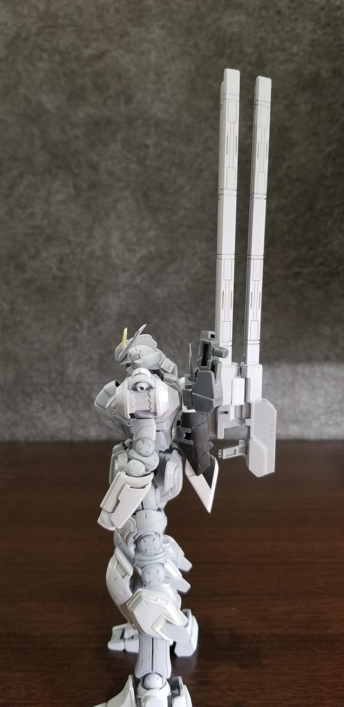 デルタプラスとZガンダムのパーツとプラ板でバックパックを作成してサブレッグアームとレールガンを取り付けれるようにしました