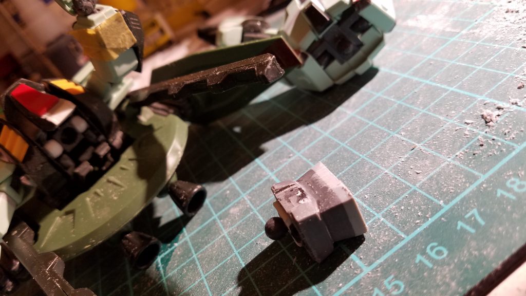 お腹の接続をボールジョイントに変更
そのおかげで前のめり、のけ反りが出きるようになりました。