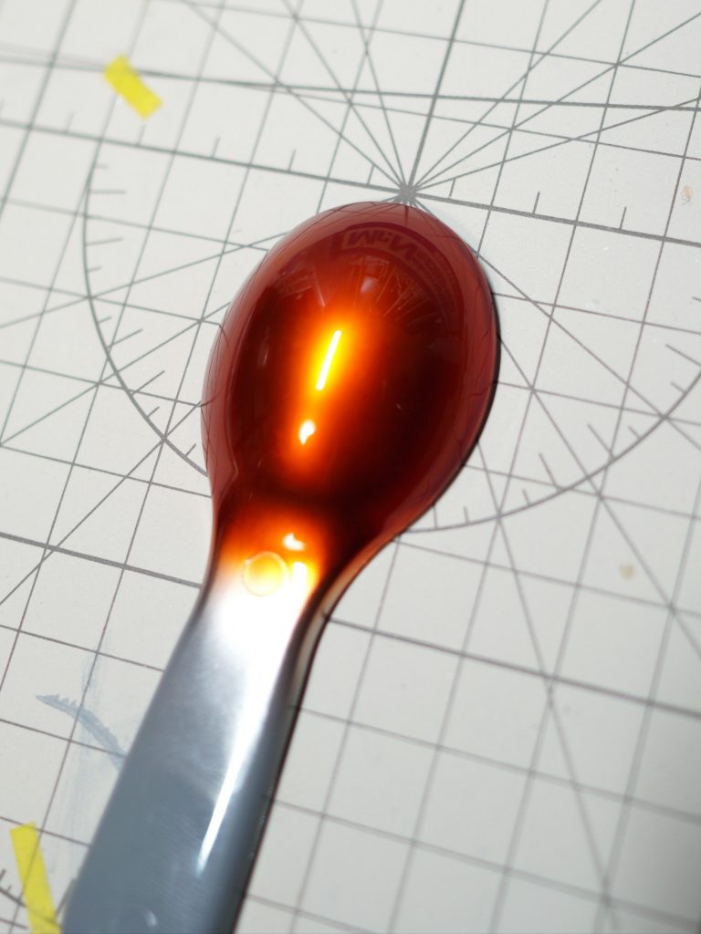 フレームのオレンジはマットキャンディ塗装で仕上げました
ただクリアオレンジを吹いてもいい色にならなかったのでクリアレッドや蛍光ピンクを加え理想の色味にしました