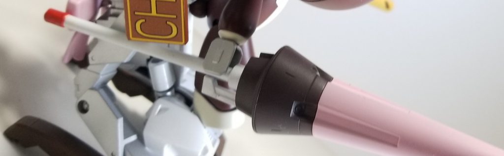 右手に装備されている槍、アポロチョコをモチーフにして塗装しました。
持ち手部分はパッケージの色にしてみました。