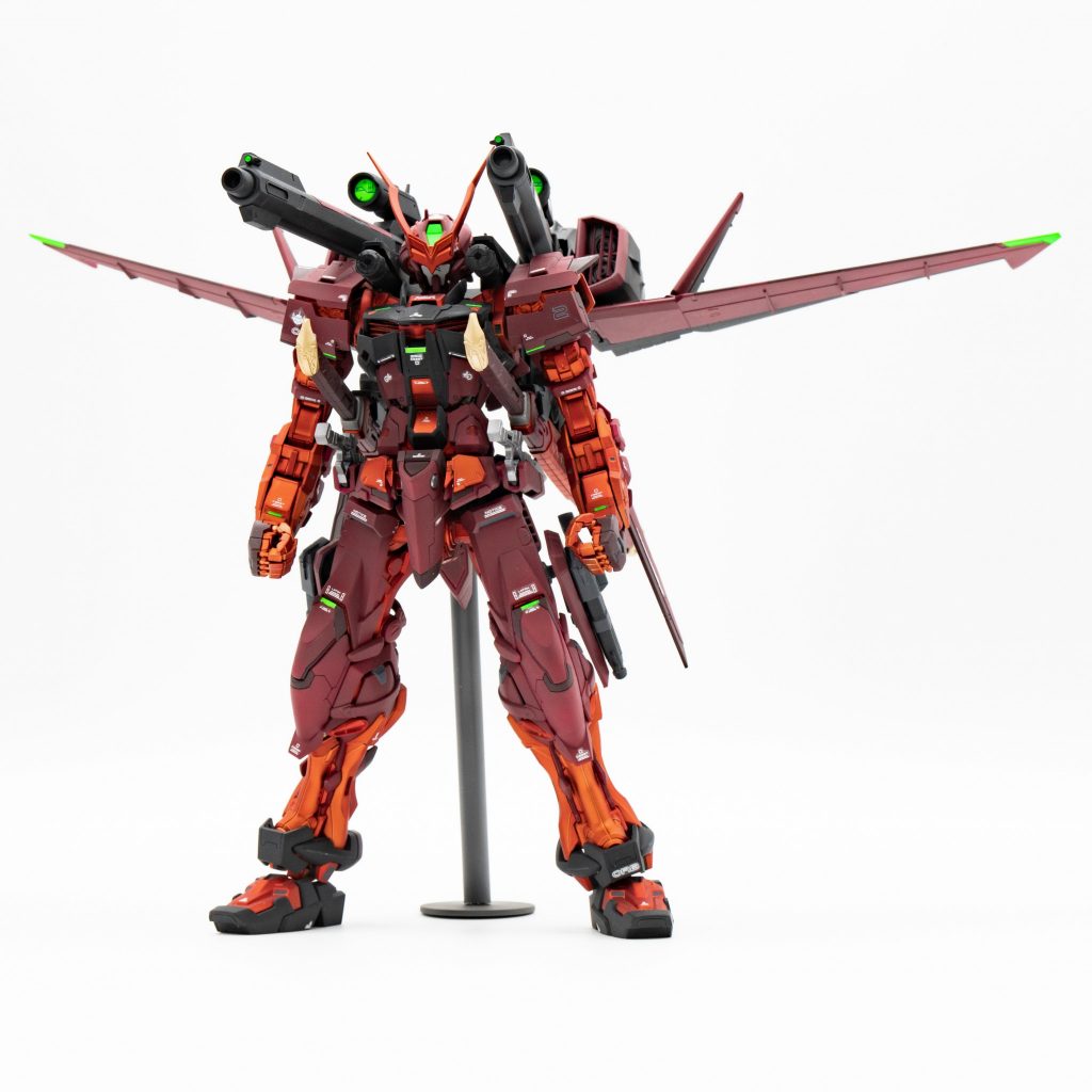 MGアストレイには別キットからジョイントを移植すればストライカーを接続出来ますがIWSPを装備した作例を見なかったのでこの度製作しました。