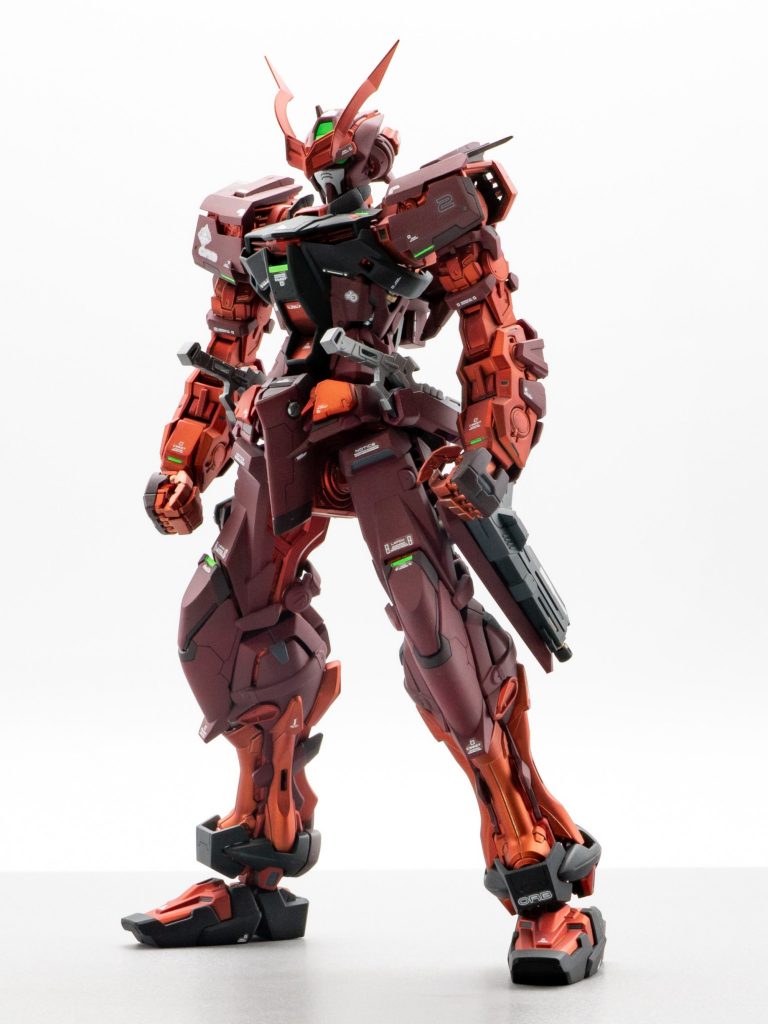 アストレイ本体です
延長工作などはしてませんがスジボリやフレームチラ見せのような細かい改修を施しています。