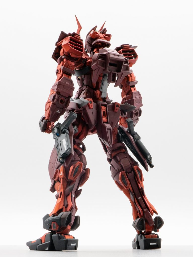 本体だけでも戦闘を行えるようアーマーシュナイダーとビームショーティーを装備させています