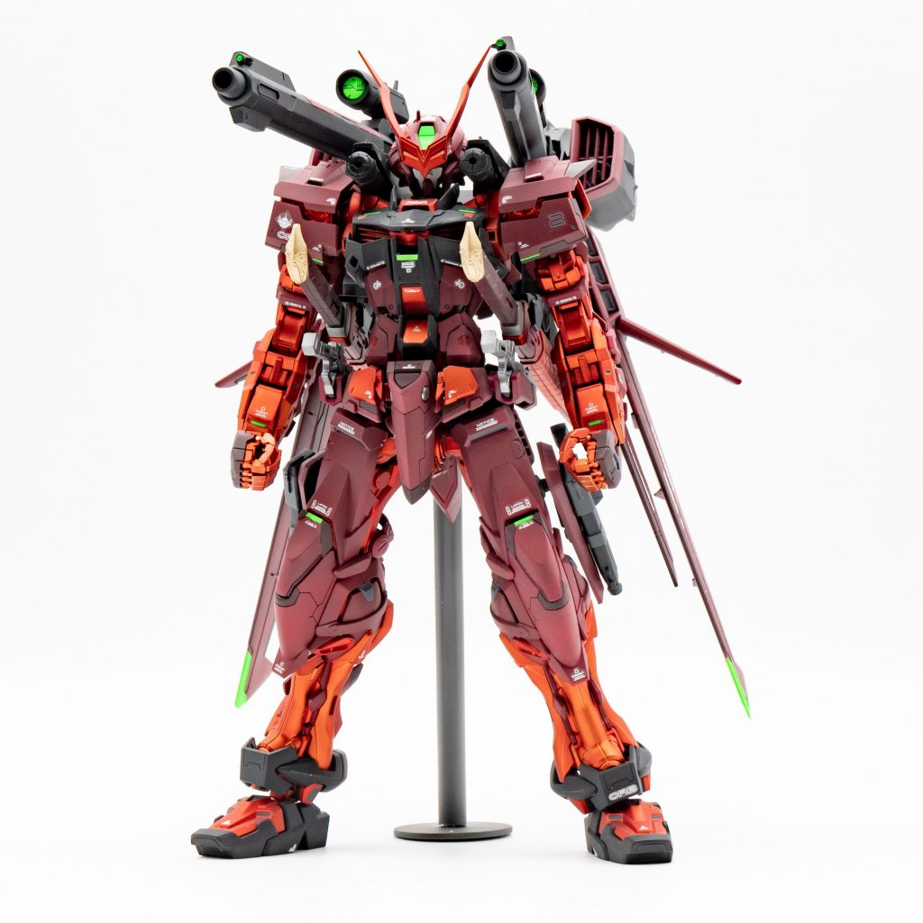 IWSPの主翼は本来水平までにしかなりませんが、付け根を改修しエールストライカー同様たためるようにしました。