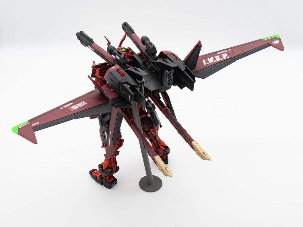 アクセントとして蛍光グリーンのセンサーを各所に配置しました
デカールもバランスを考え配置しています