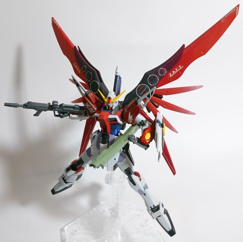 【ショット② 長射程ビーム砲】
腰にもビーム砲を追加しました。
アンテナ中央の赤パーツを紛失してしまい、インパルスのパーツを代用しました(涙)