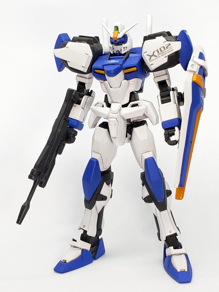 デュエルガンダムにすることも可能
フロントアーマー接続用の穴は、蓋を着けて隠しています。
胸部周りと肩はMG版を参考にアレンジしています。