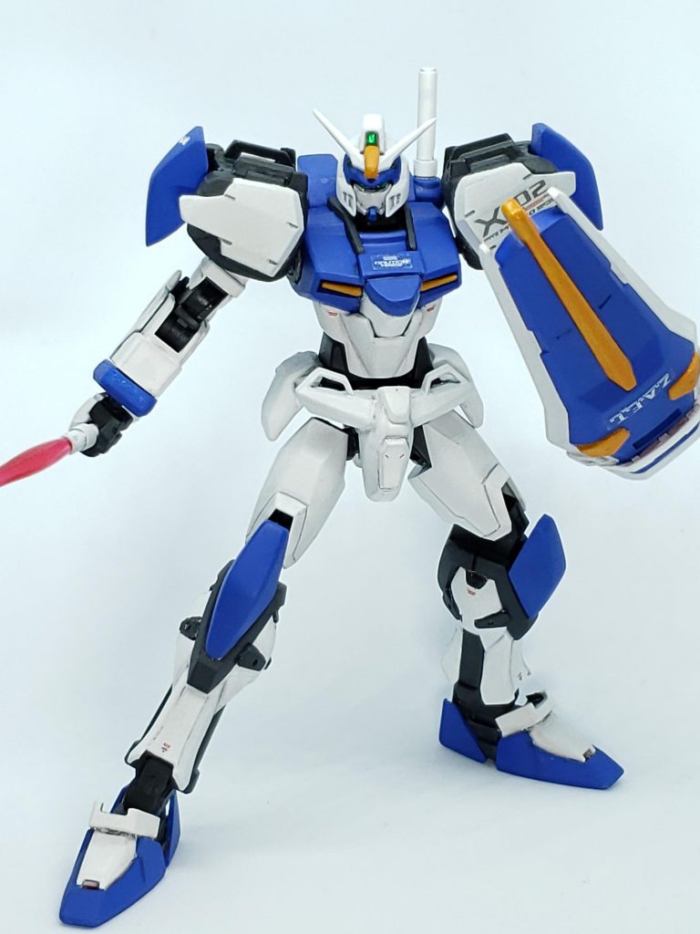 HGCE基準なので、可動域も良好。
ビームサーベルはエールストライクの物を流用しています。
マスク部はエクシアの物を加工しています。